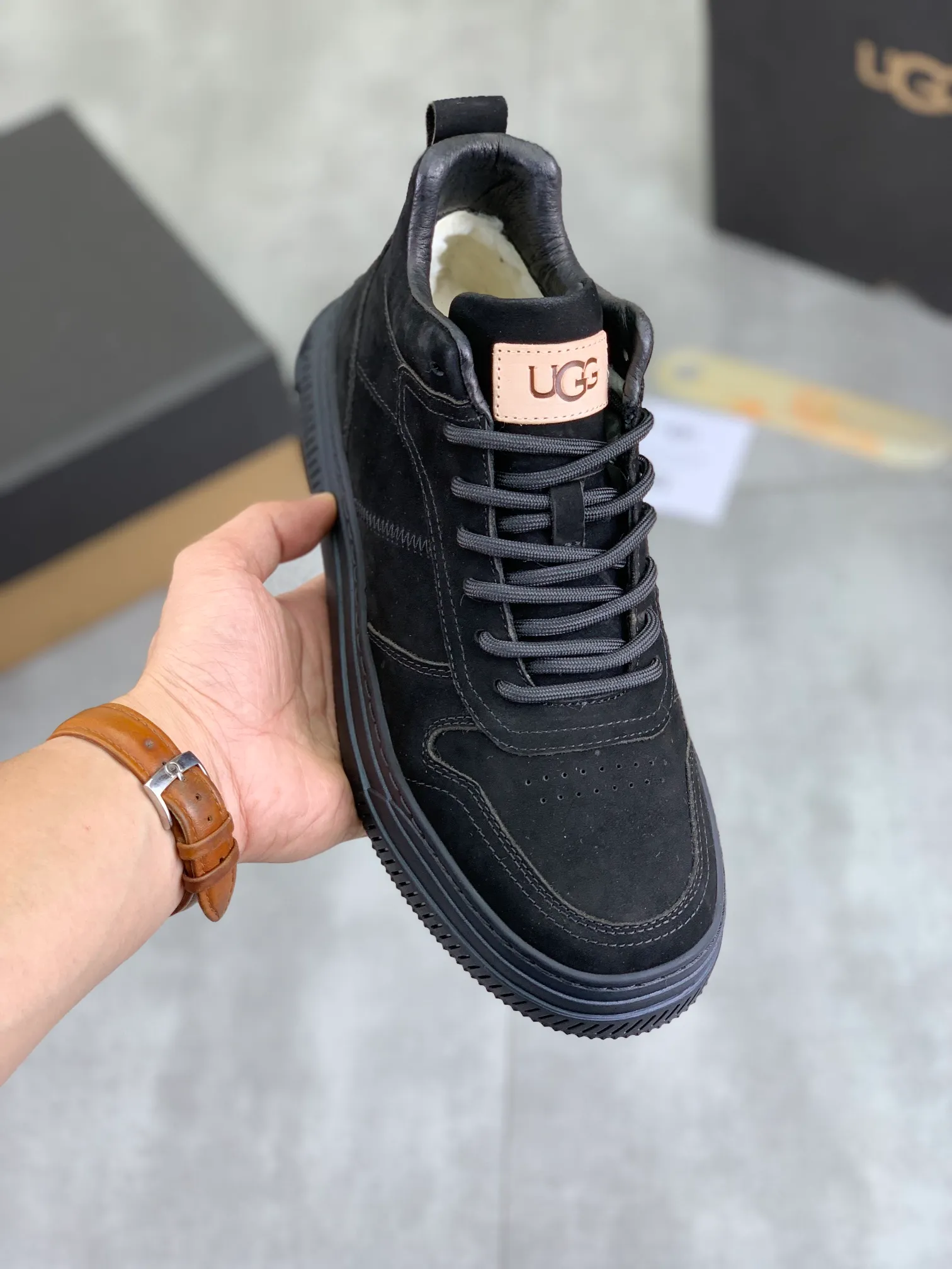 Men's Men's Shoes P620 [New Style] 💰 🆘 "Real Wool" [UGG] 👉 Popular men's shoes official website synchronization 🔰 Genuine quality [proud] is not comparable to the imitations in the general market 🌀 The upper is imported Italian frosted cowhide, and the lining: foot pad 🅰️ grade 🐑 real wool 👻 Only Grade A can show the effect The hand feels smooth and delicate 🔱The shoe shape is grand, only genuine factories can achieve it 🎄The perfect toughness of the original outsole 👻⬛️ allows customers to bid farewell to one-time consumption. Real wool lining, super warm. 3️⃣Colors available Sizes: 38-44